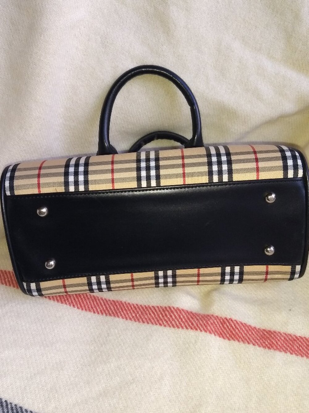 Mini Burberry (Not Authentic)  handbag. - Picture 6 of 12